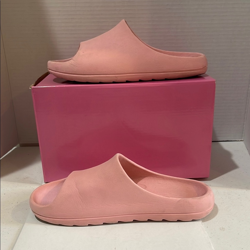 Source Unknown Pink Water Shoes Slip-On